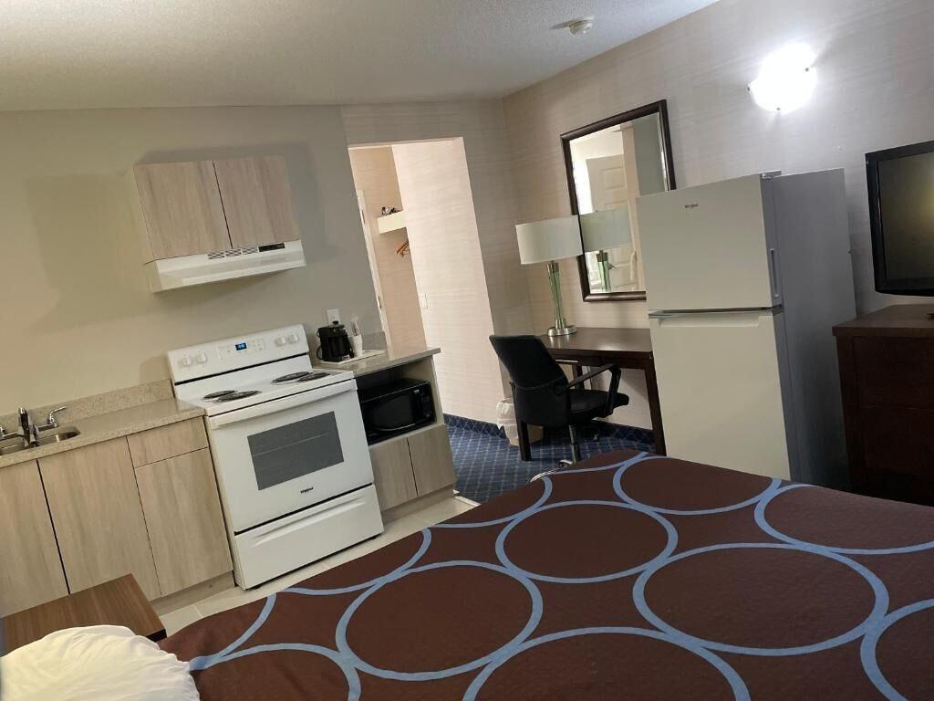 Hotel Super 8 By Wyndham Red Deer Esterno foto