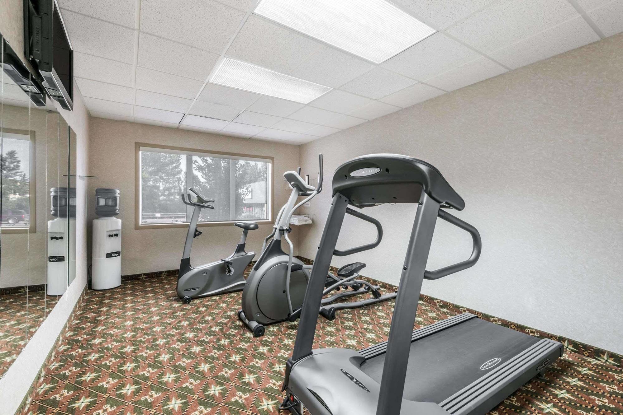 Hotel Super 8 By Wyndham Red Deer Esterno foto